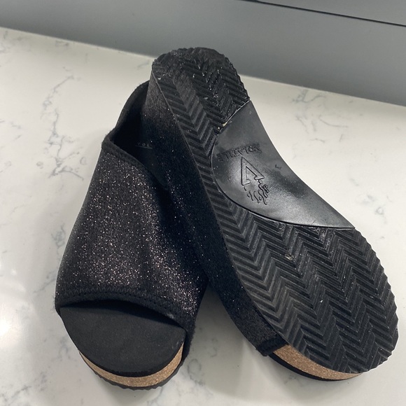 Volatile wedges - Picture 5 of 7